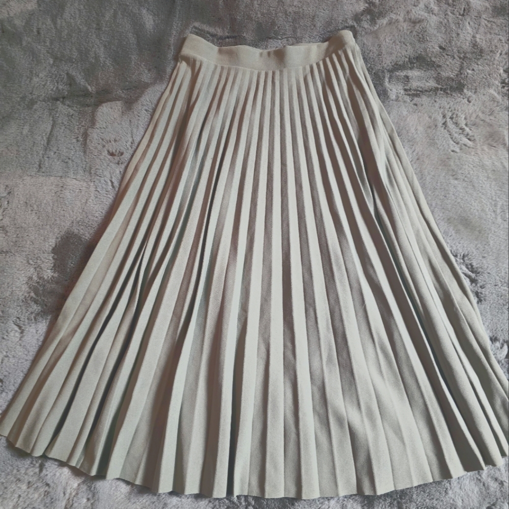 Pleated skirt